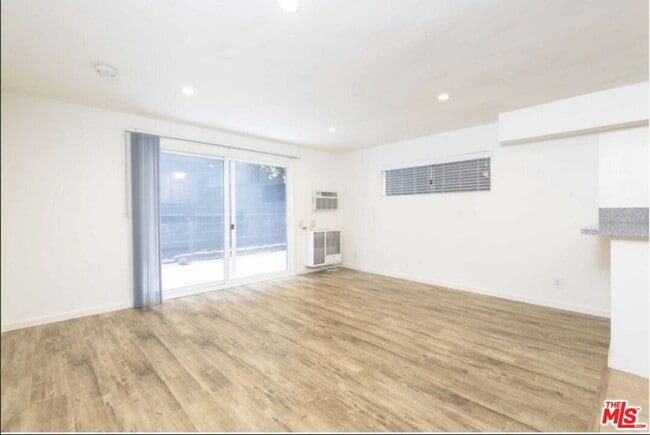 Building Photo - 1261 Laurel Ave