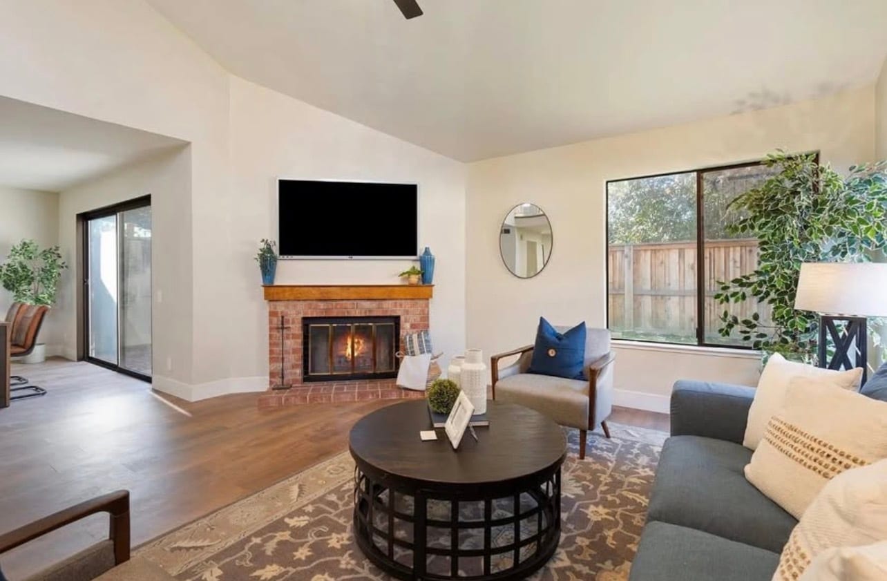 Building Photo - 211 River Run Cir