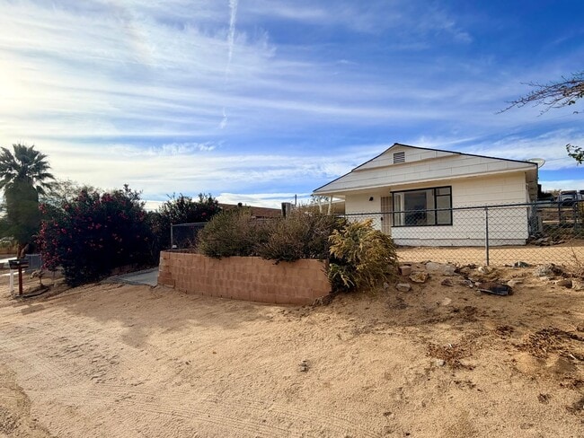 Building Photo - Modern 3-Bedroom Desert Bungalow with Stunning Views – Unfurnished - Price reflects MOVE IN SPECI...