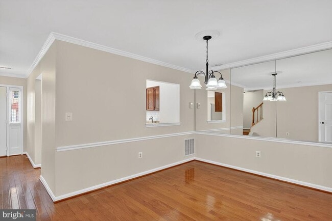 Building Photo - 6076 Heatherwood Dr