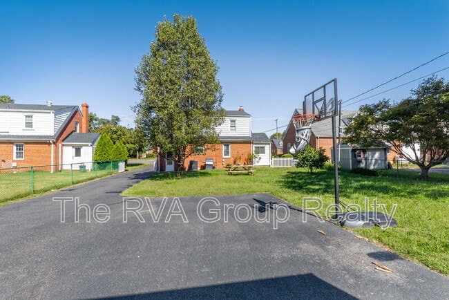 Building Photo - 2415 Dumbarton Rd