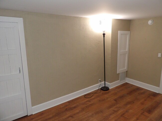 Building Photo - 611 Taylor Ave