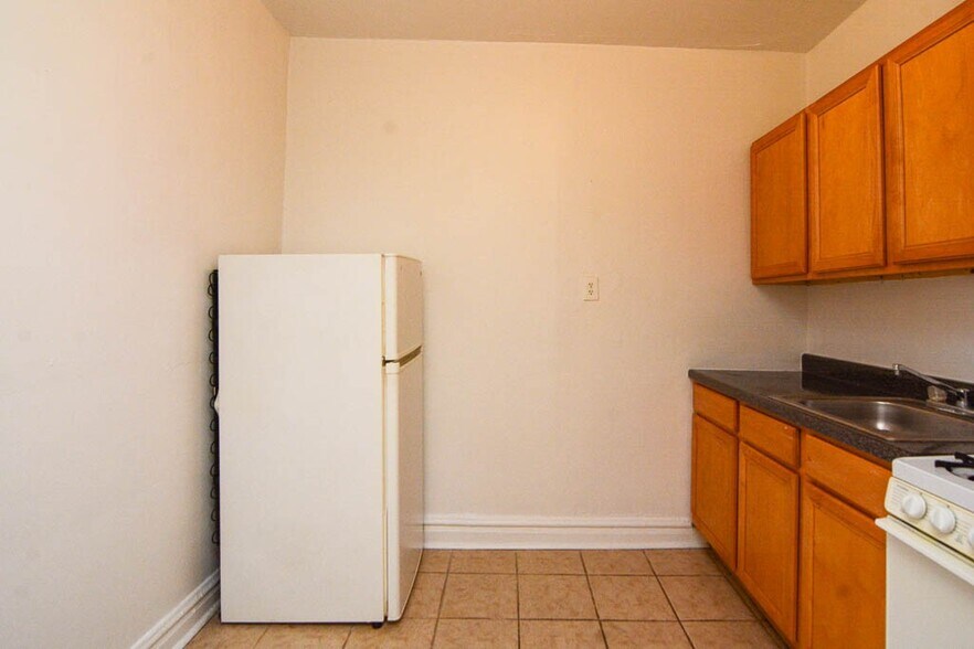 Building Photo - 4842 N Damen Ave