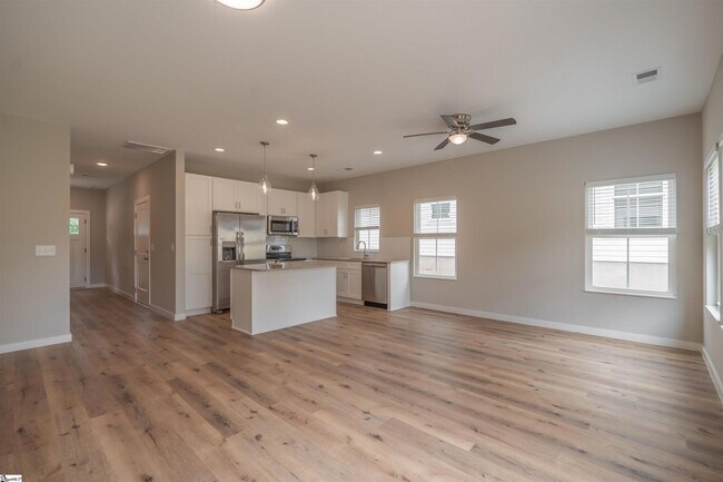 Building Photo - 124 Woodland Dr