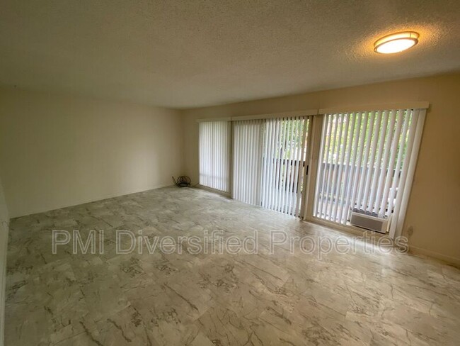 Building Photo - 3075 Berrum Pl