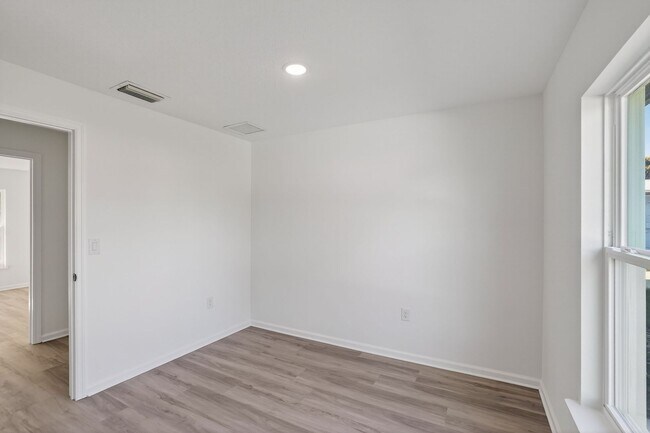 Building Photo - 1115 F Avenue