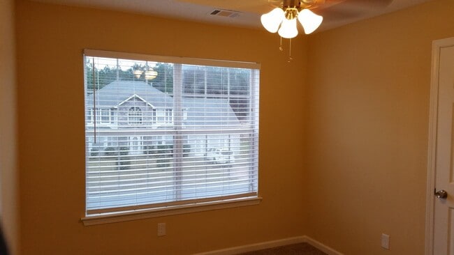 Building Photo - Beautiful 4-bedroom, 2.5 bath home!! (vide...