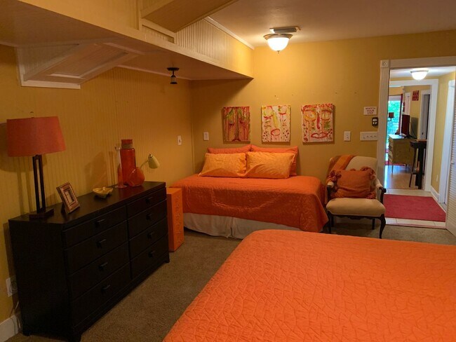 Building Photo - Fully furnished 2/2 corporate and long ter...