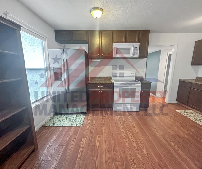 Building Photo - Fully Furnished 4 bedroom 3 bathroom home
