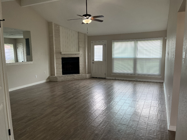 Building Photo - 8207 Lone Quail Dr