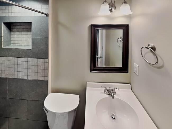 Building Photo - Lantern Square Apartments-B5