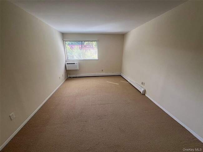 Building Photo - 2 Granada Crescent