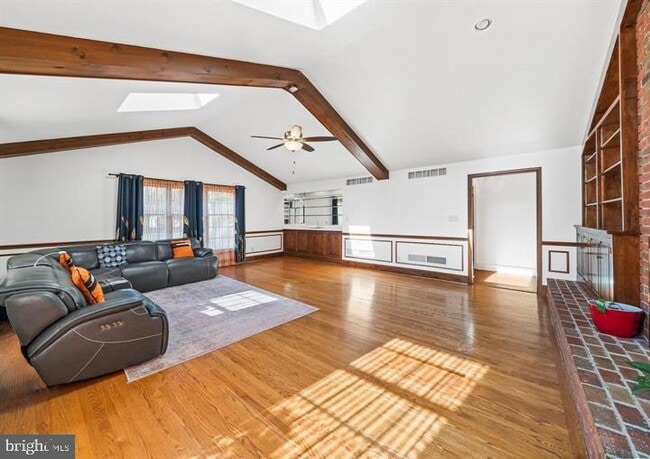 Building Photo - 253 Peoples Way