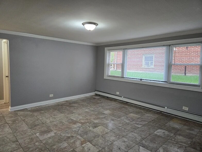 Building Photo - 10105 Hartford Ct