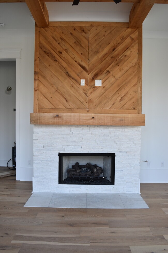 Primary Photo - 3305 Pointe-Marie Dr