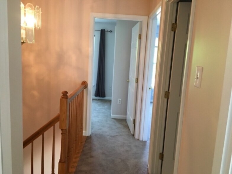 Building Photo - 8701 Rochelle Dr