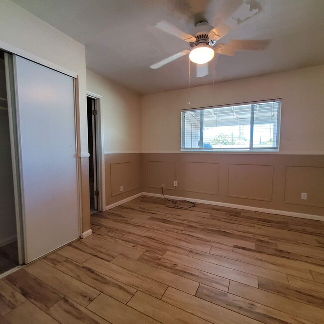 Building Photo - 3 BEDROOM CORNER LOT HOME IN CHANDLER W HU...