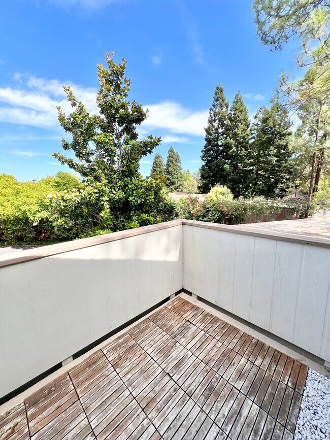 Building Photo - 250 Chilpancingo Pkwy