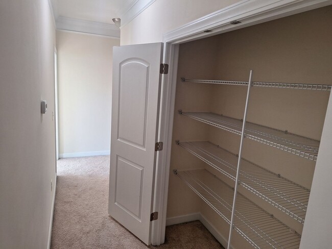 Building Photo - MARCH MOVE IN SPECIAL - $300 off FIRST FUL...