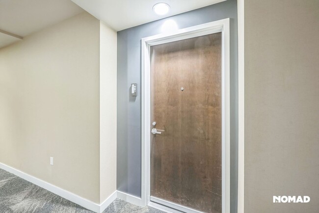 Building Photo - Best Value Luxe One Bedroom Downtown