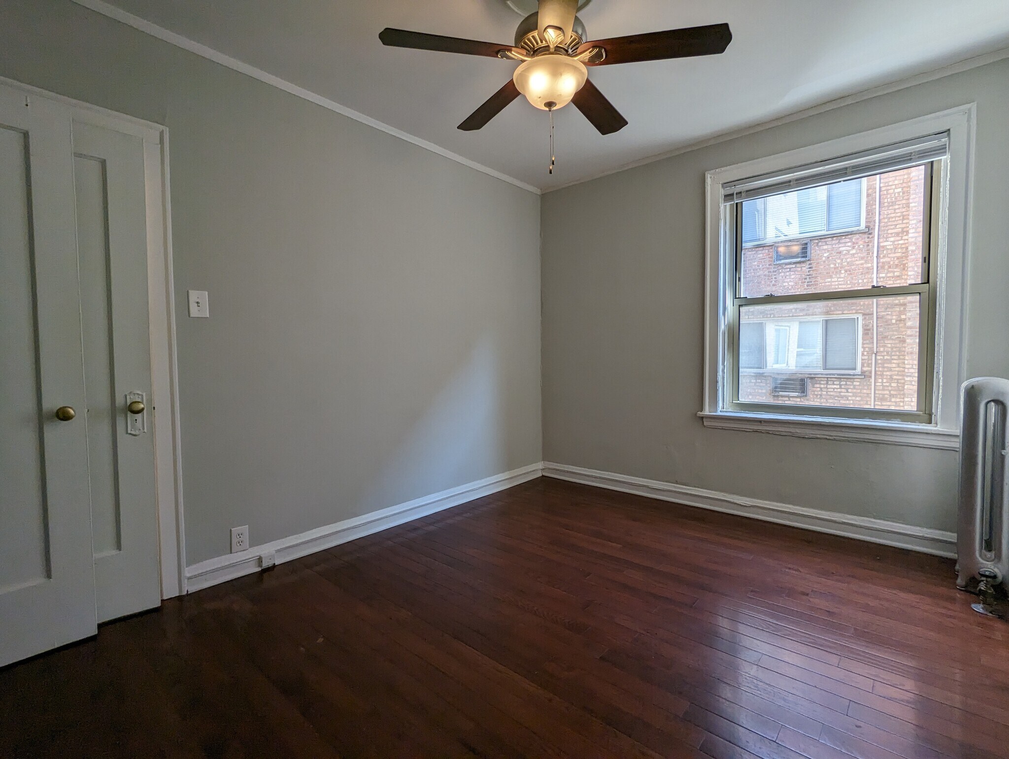 Building Photo - 546 W Surf St