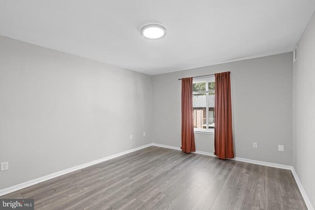 Building Photo - 9728 Kingsbridge Dr