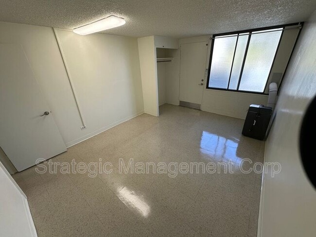 Building Photo - 1301 Lusitana St