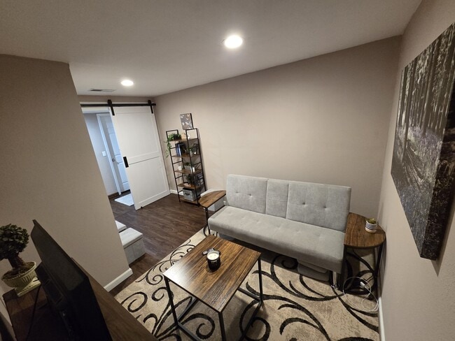 Building Photo - 4121 Mockingbird Ln