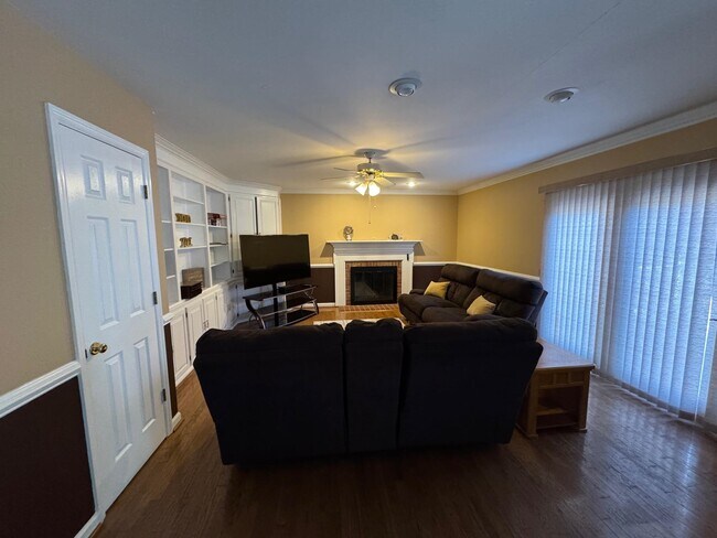 Building Photo - 141 Player Ct