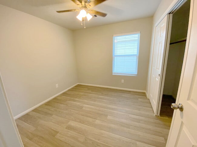 Building Photo - 16608 Foursquare Dr