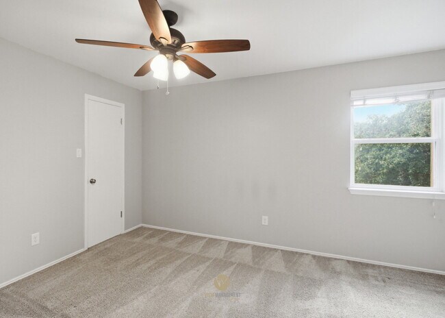 Building Photo - 13811 Stone Hollow