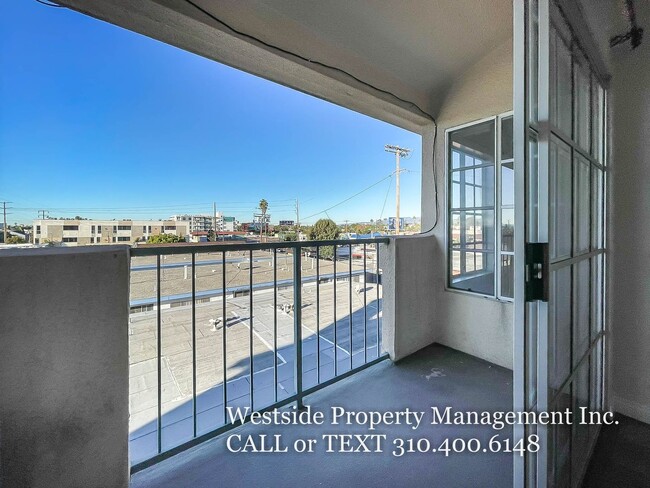 Building Photo - Mar Vista Upper 3Bd/2.5BA Multi-Level Condo