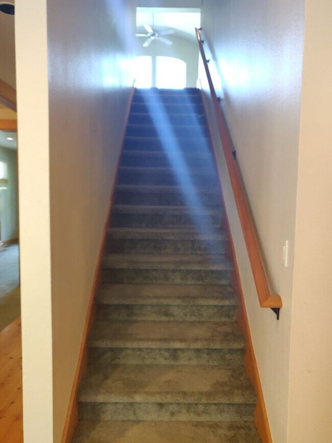 Building Photo - Charming 3x2.5 Modern Craftsman Home in NW...