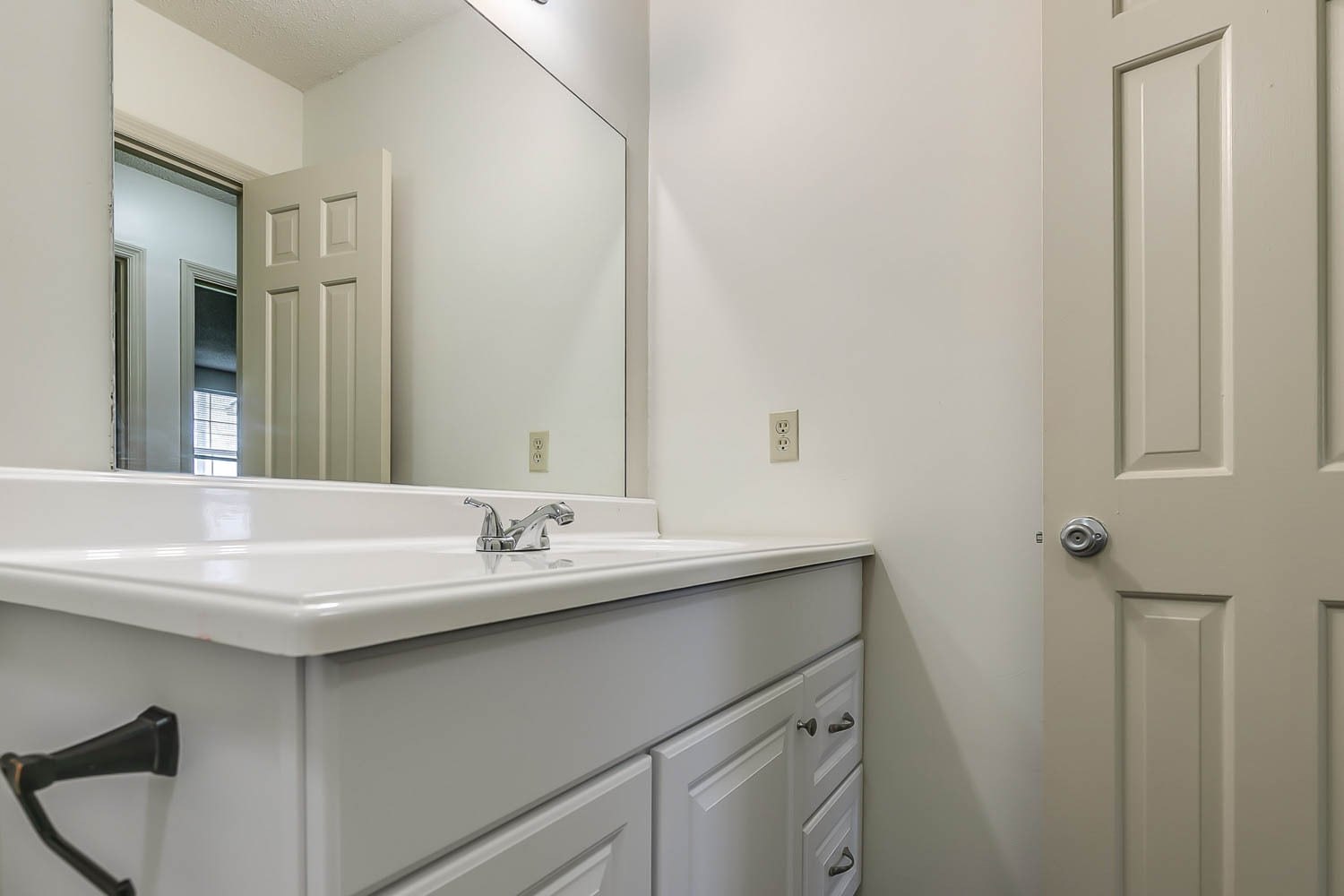 Building Photo - 1301 Neelys Bend Rd