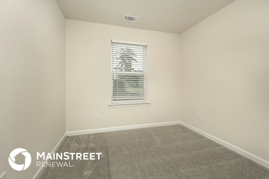 Building Photo - 213 Renwick Dr