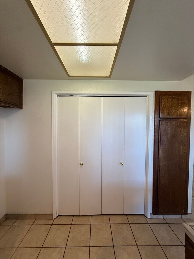 Building Photo - Large Two Story Condo with Two Car Detache...