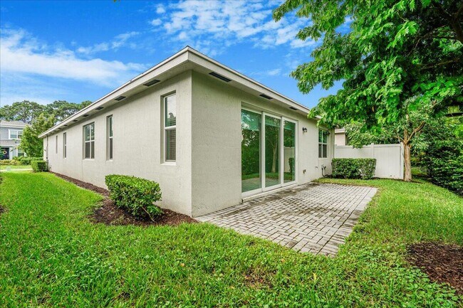 Building Photo - 6818 Pointe of Woods Dr