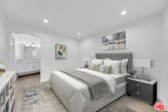 Building Photo - 1331 S Roxbury Dr