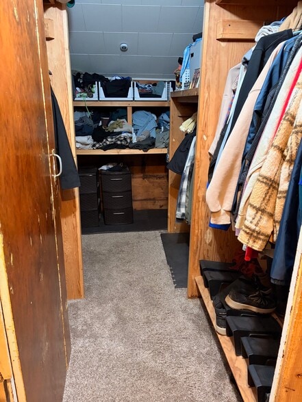 Building Photo - 2644 E Sherman Hollow Rd