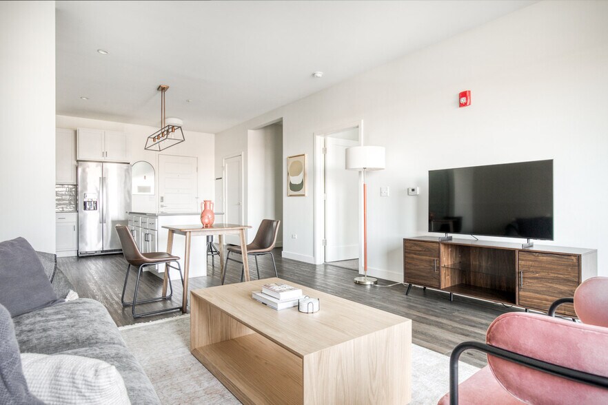 Building Photo - 100 N Addison Ave