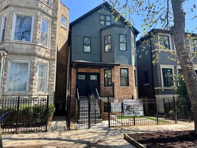 Primary Photo - 1709 N Maplewood Ave
