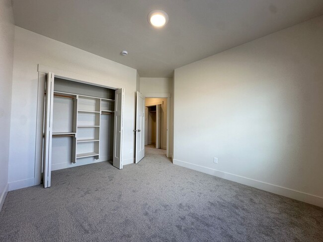 Building Photo - Brand New 3 Bed / 2.5 Bath Townhome in Sugar Mill Community