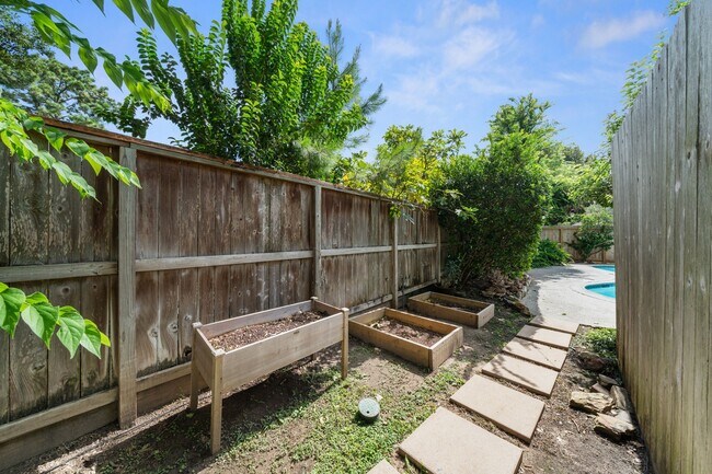Building Photo - 10214 Inwood Dr