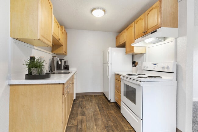 Cedars - Cedars Apartments & Daffodil Court Townhomes