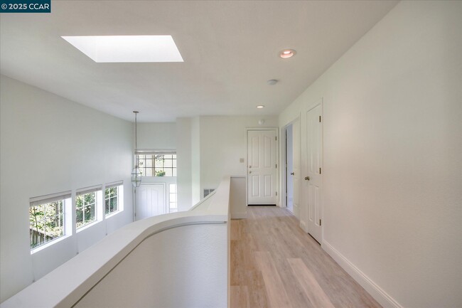 Building Photo - 5070 E Lakeshore Dr