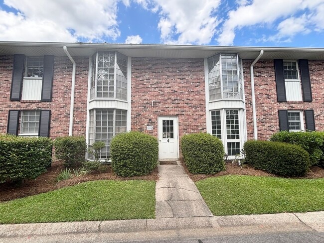 Primary Photo - 2 bedroom 2 bath Condo at Carriage Hill