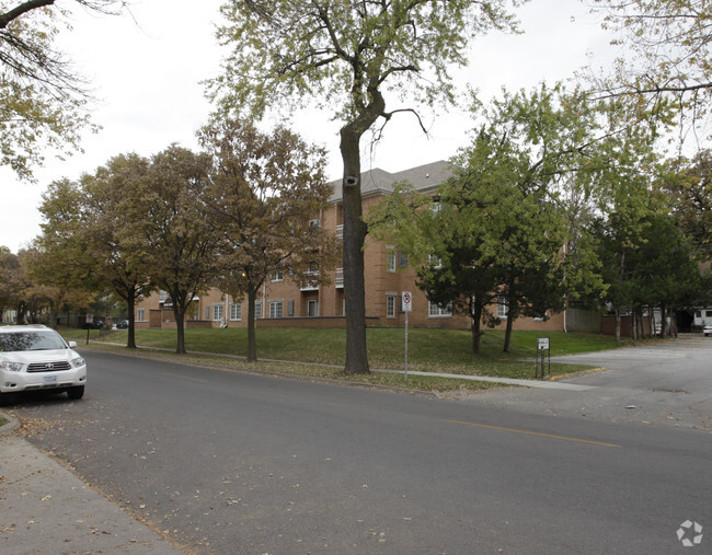 Building Photo - Drake Court