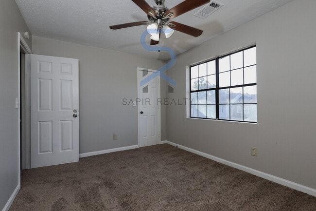 Building Photo - Move in before November 30th and get $100 ...