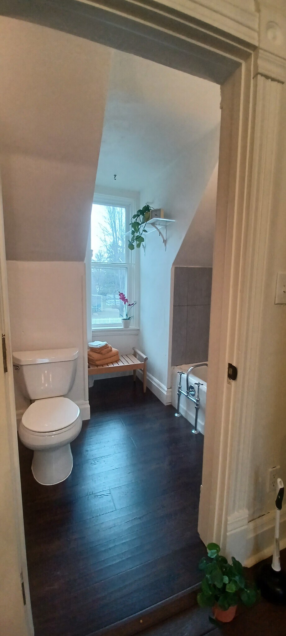 Upstairs full bathroom - 42 Maple St N