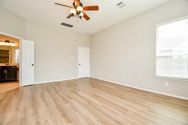 Building Photo - 15219 Ashbrook Dove Ln